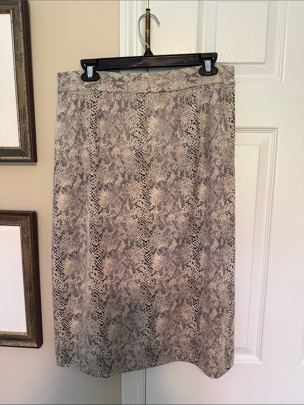 Skies Are Blue Neutral Snake-Print Pencil Skirt in Gray and Cream